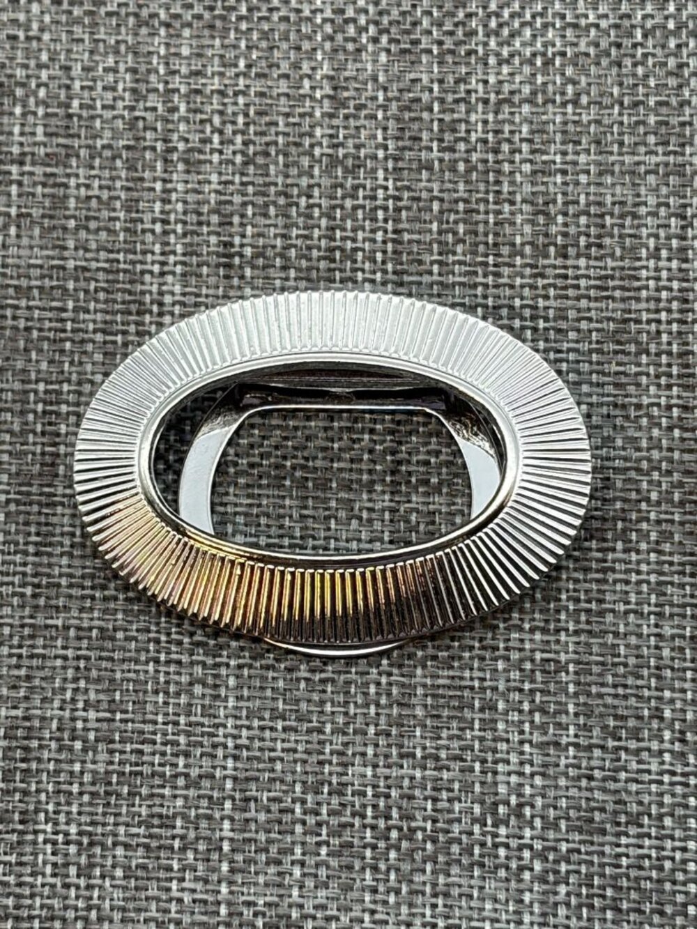Vintage Lieba Oval Scarf Clip 1.5 In Silver Ridged Textured Minimalist MCM Retro